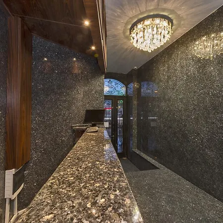 Hotel Romeo 5*